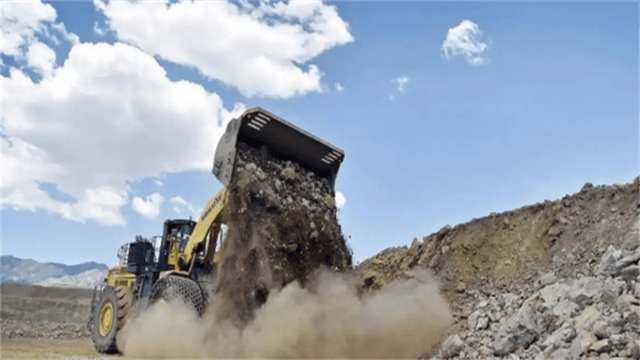 正规的足球平台_央视大方展示！在6艘船簇拥下正规的足球平台，福建舰开足马力直奔东海