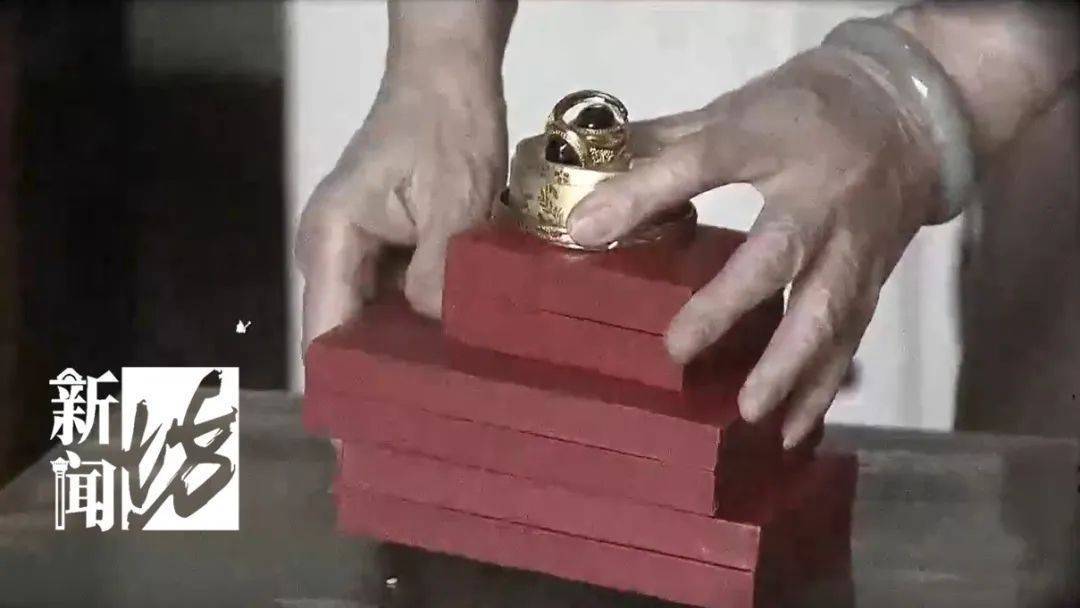 皇冠信用網代理注册_炸裂皇冠信用網代理注册！上海阿婆4800元退休金养全家！母女齐心对"拆迁户邻居"下手...