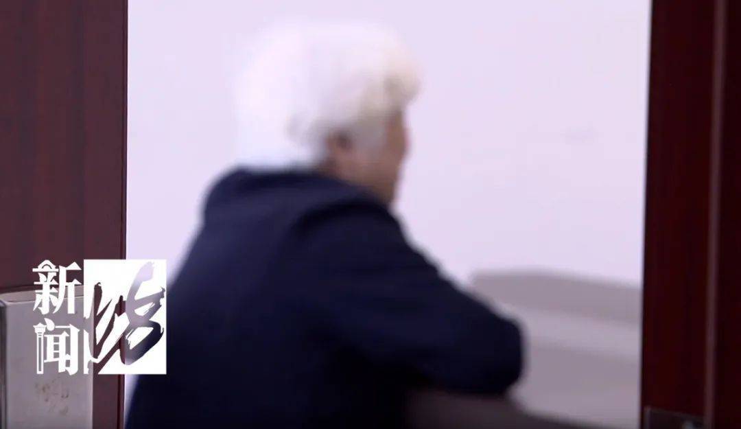 皇冠信用網代理注册_炸裂皇冠信用網代理注册！上海阿婆4800元退休金养全家！母女齐心对"拆迁户邻居"下手...