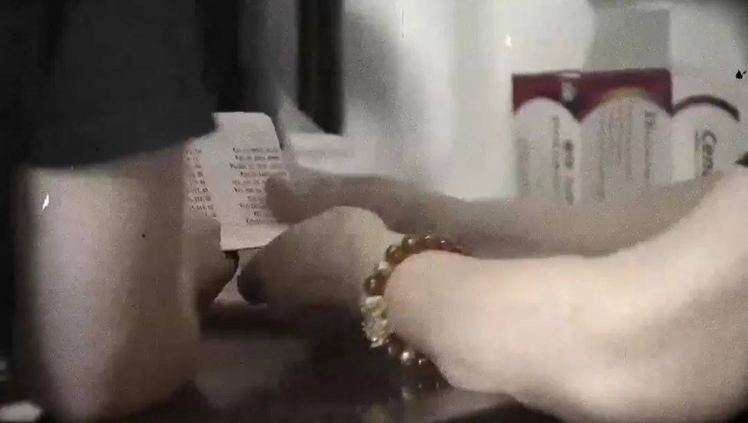 皇冠信用網代理注册_炸裂皇冠信用網代理注册！上海阿婆4800元退休金养全家！母女齐心对"拆迁户邻居"下手...